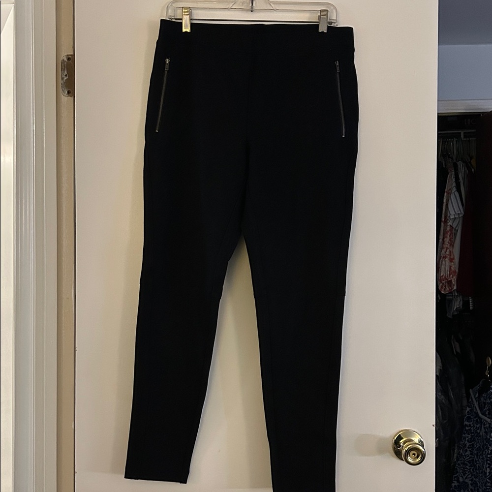 Lands' End black leggings.
